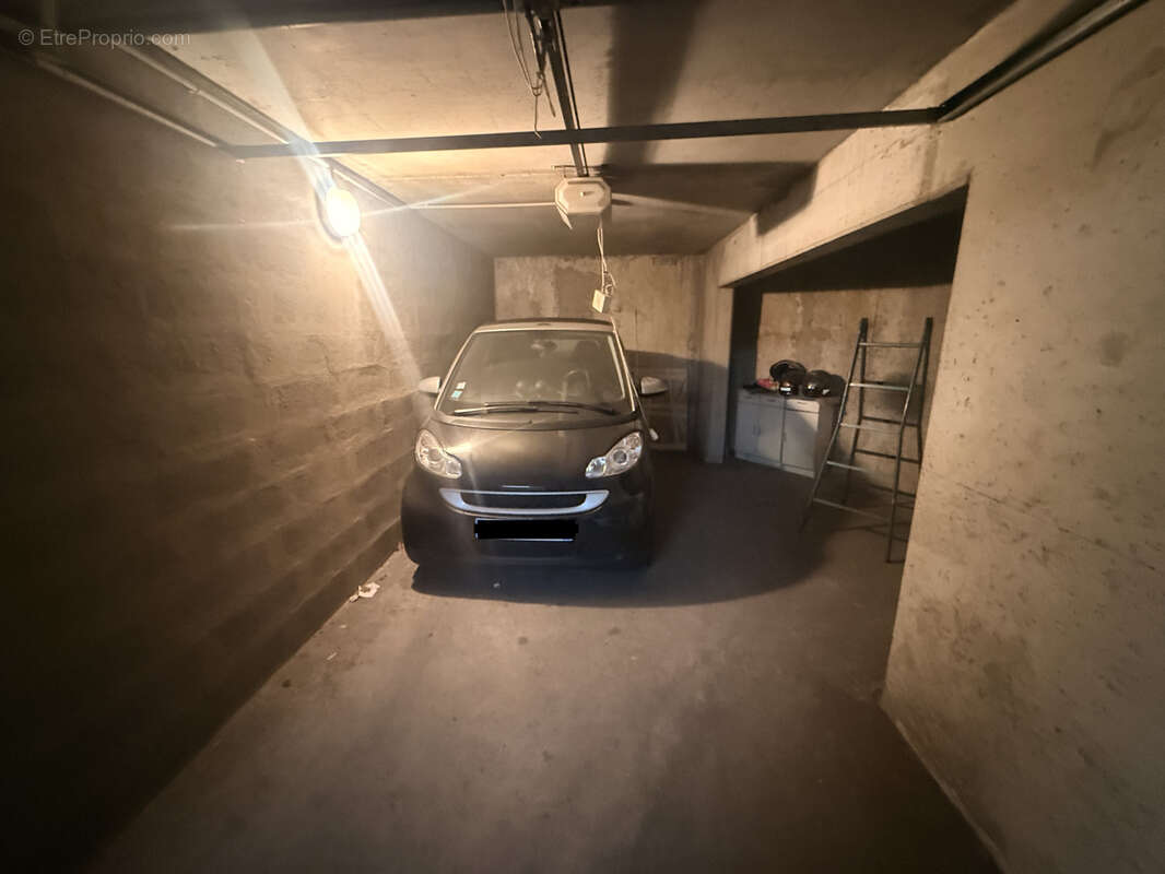 Parking à PARIS-3E