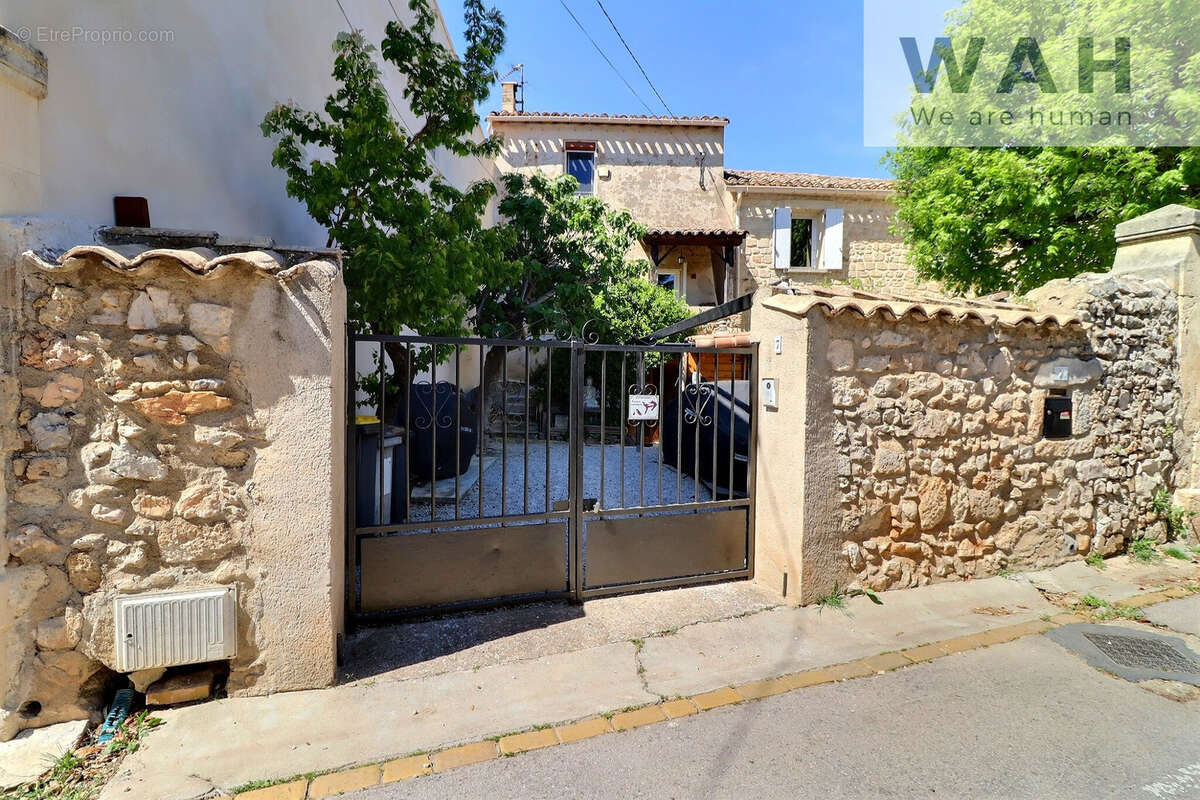 Maison à SAINT-BRES