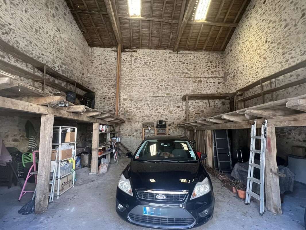 Maison de village de 156m² (4 ch) avec grange et jardin - photo 12