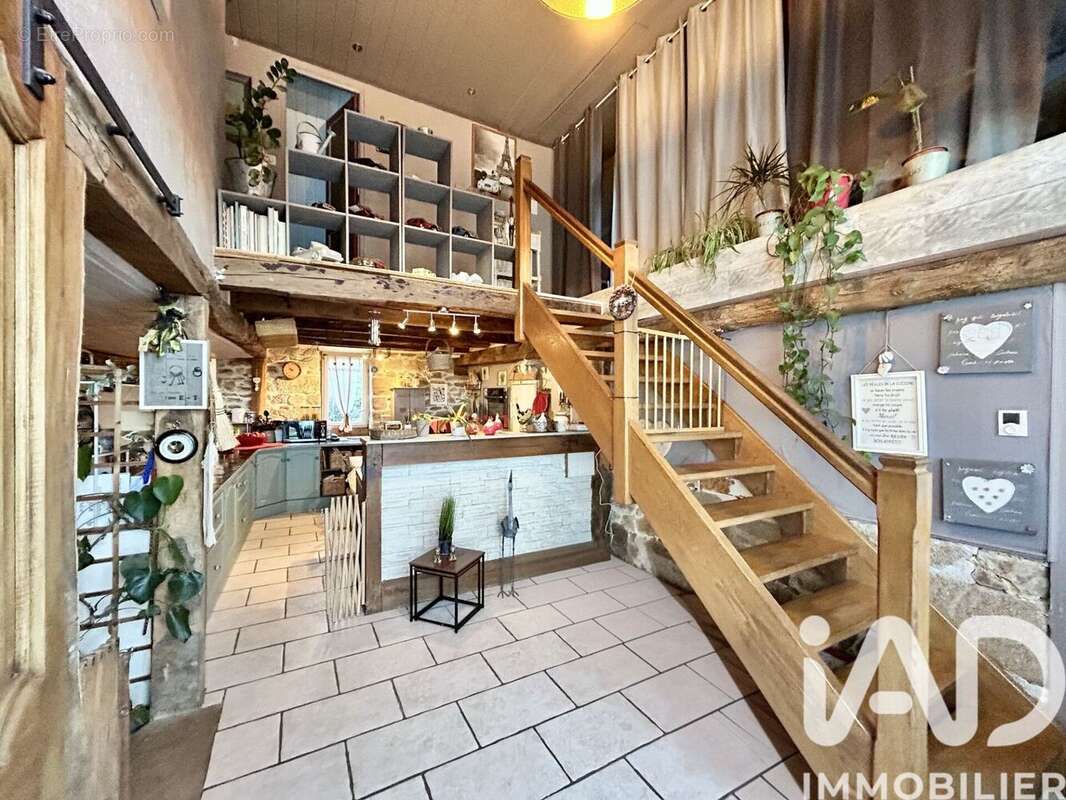 Maison 143 m² à Saint-Martial-De-Gimel  - photo 3