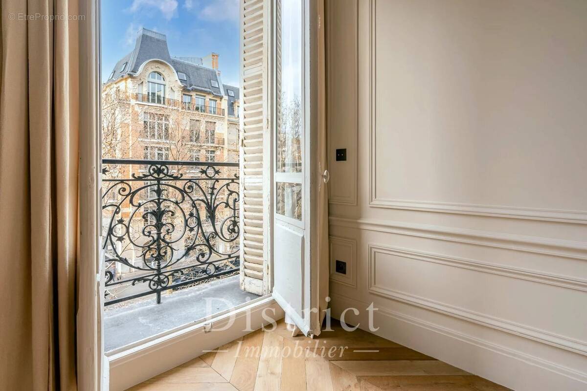 Appartement à PARIS-16E