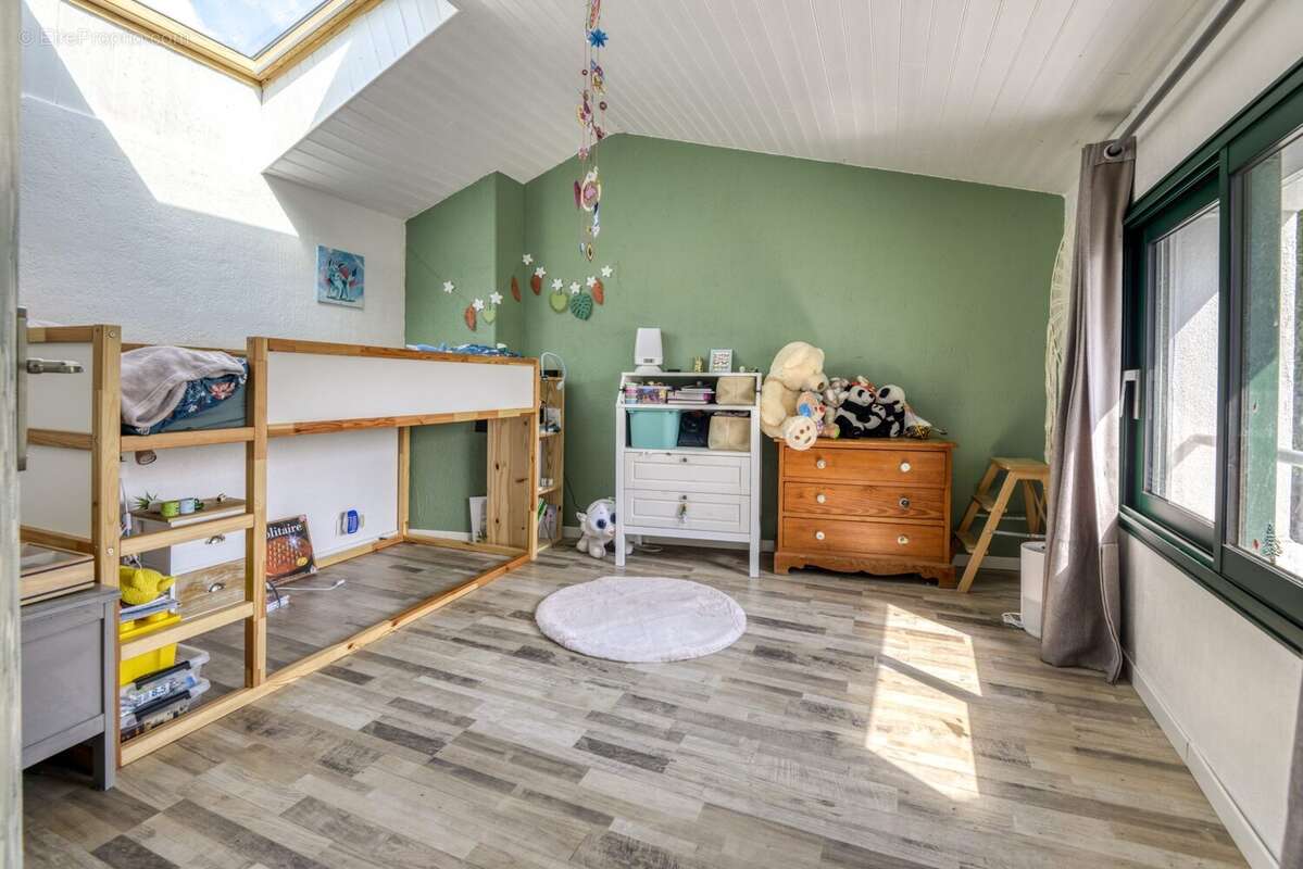 Chambre 3 - Maison à VERTOU