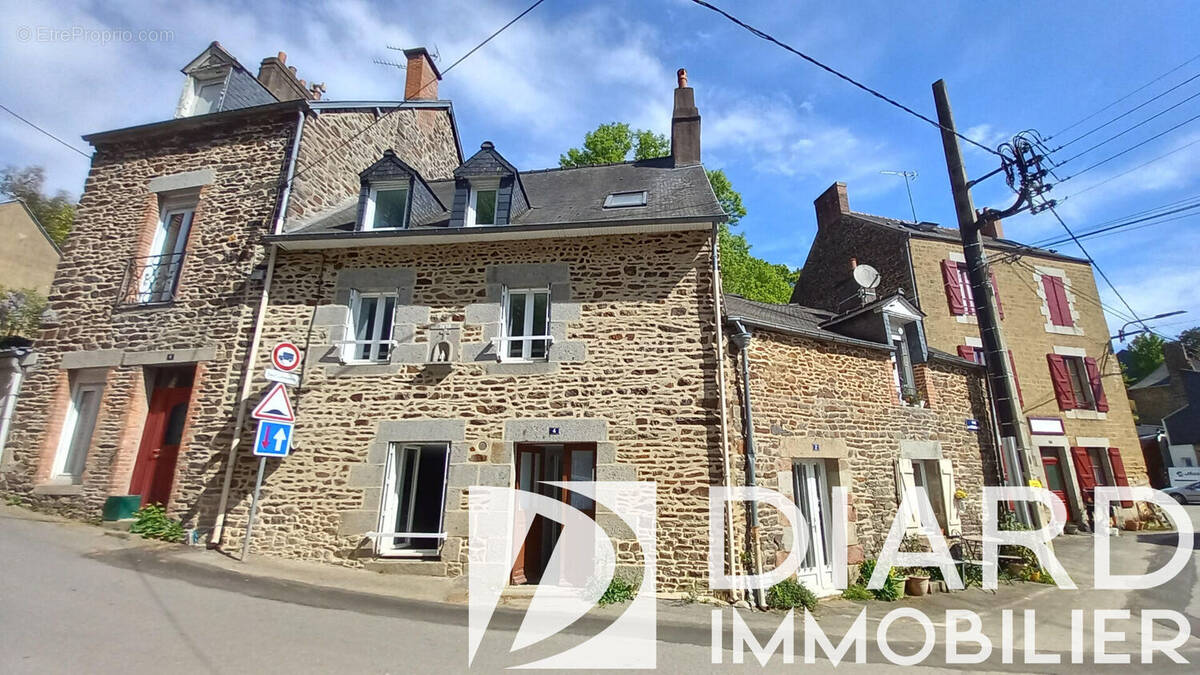 Maison à FOUGERES