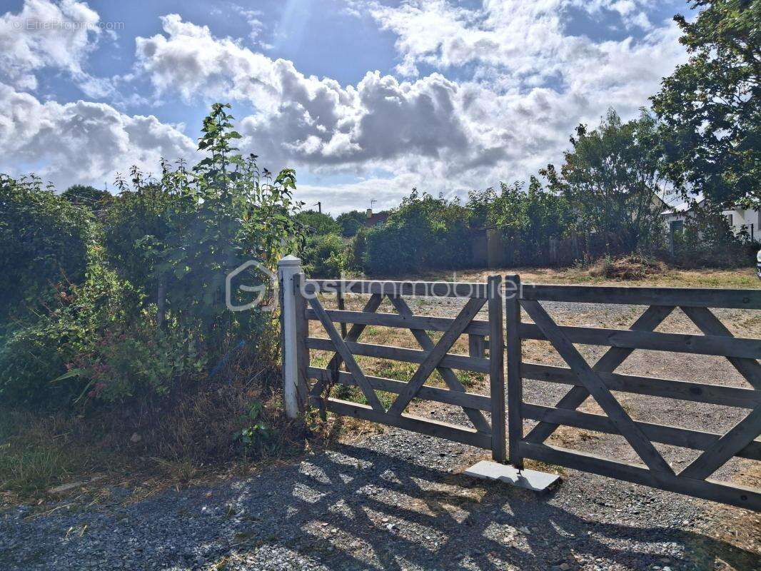 Terrain a batir de 1020 m² a le molay littry - photo 8