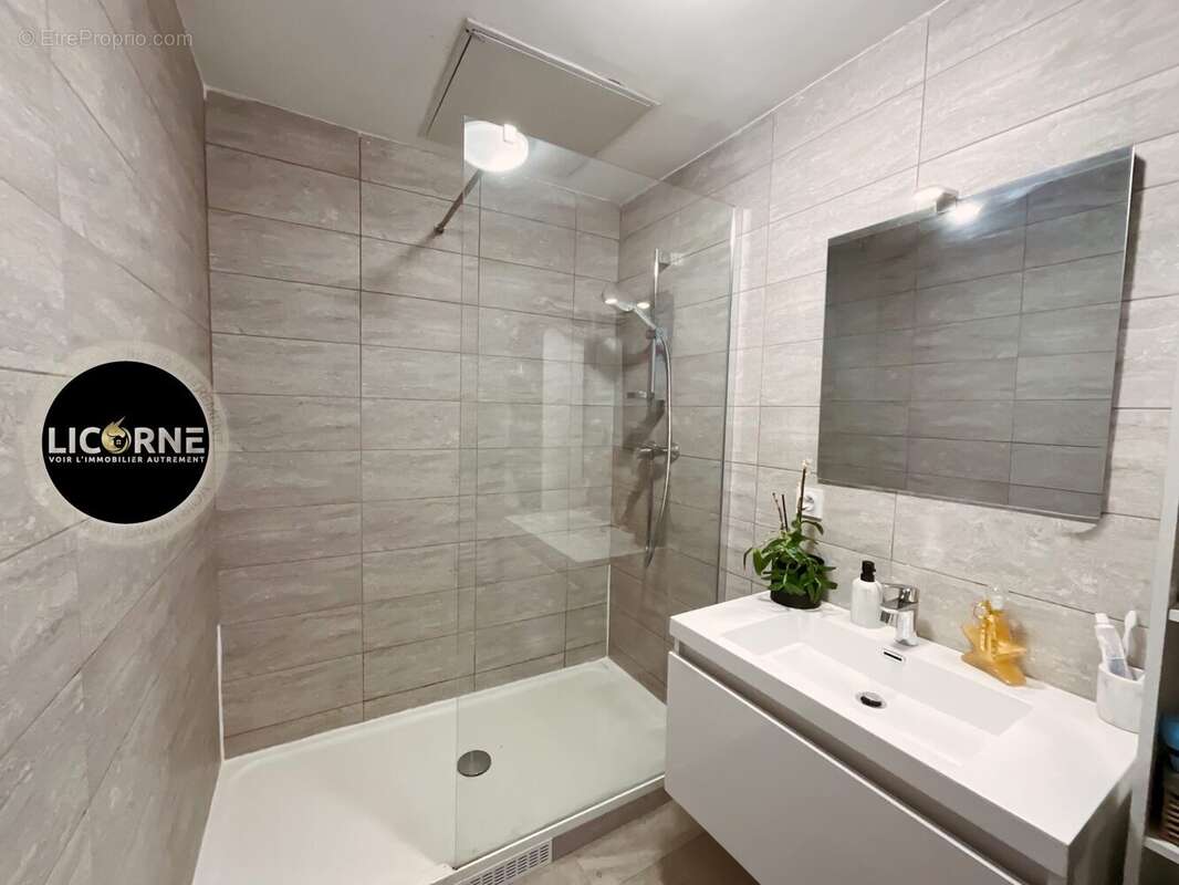 Appartement à LE ROVE