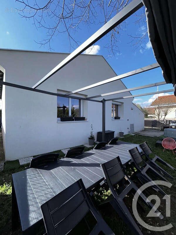 Maison à DECINES-CHARPIEU