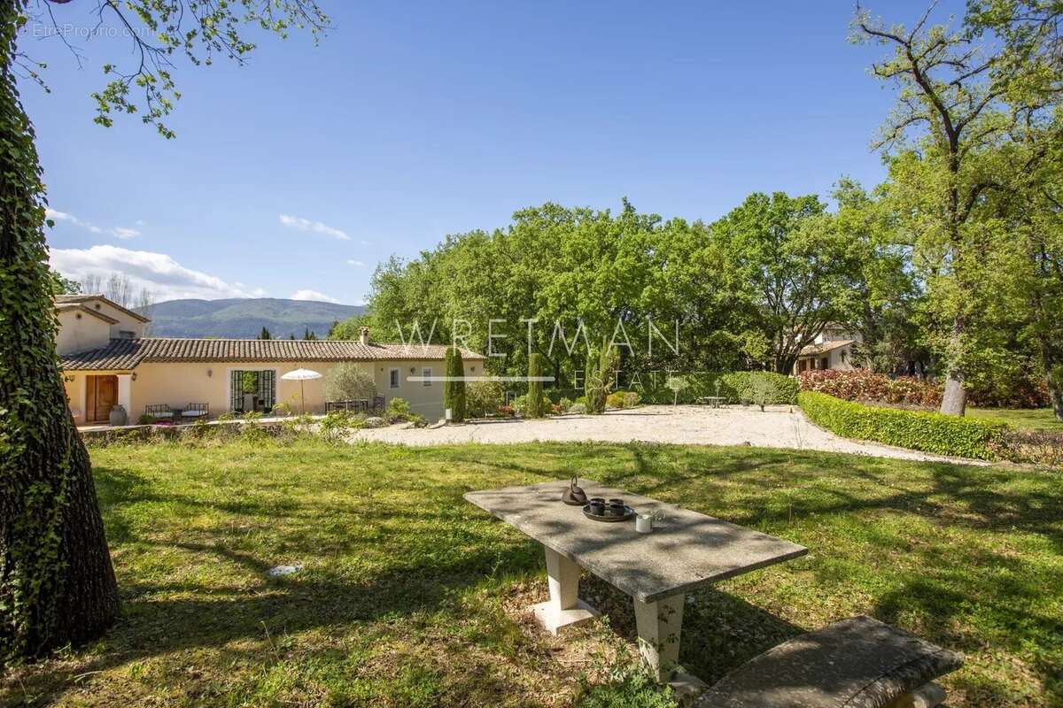 Maison à CHATEAUNEUF-GRASSE