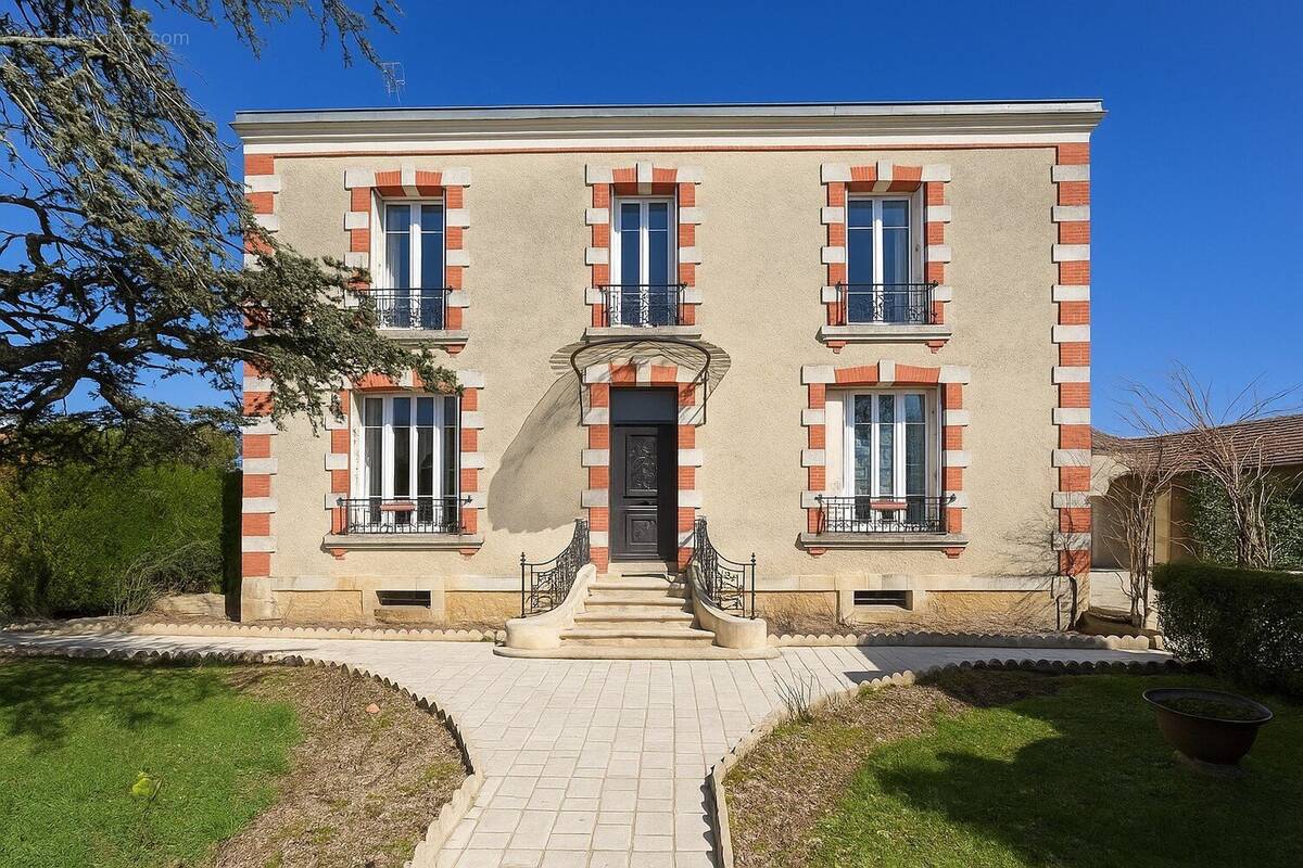 Maison à AIGRE