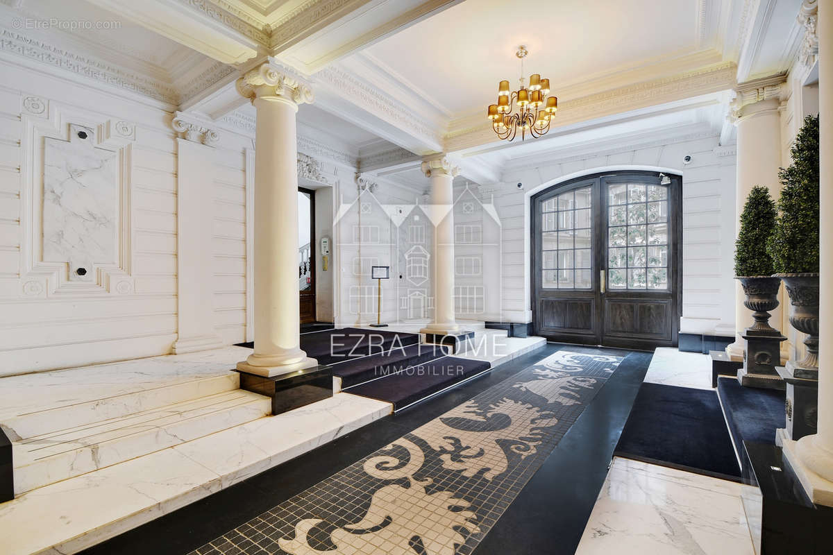 Appartement à PARIS-16E