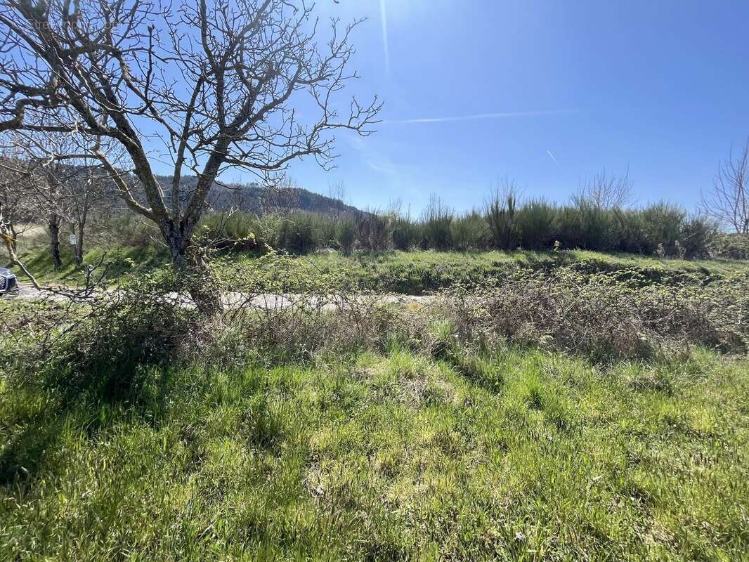 Terrain à LE CRESTET