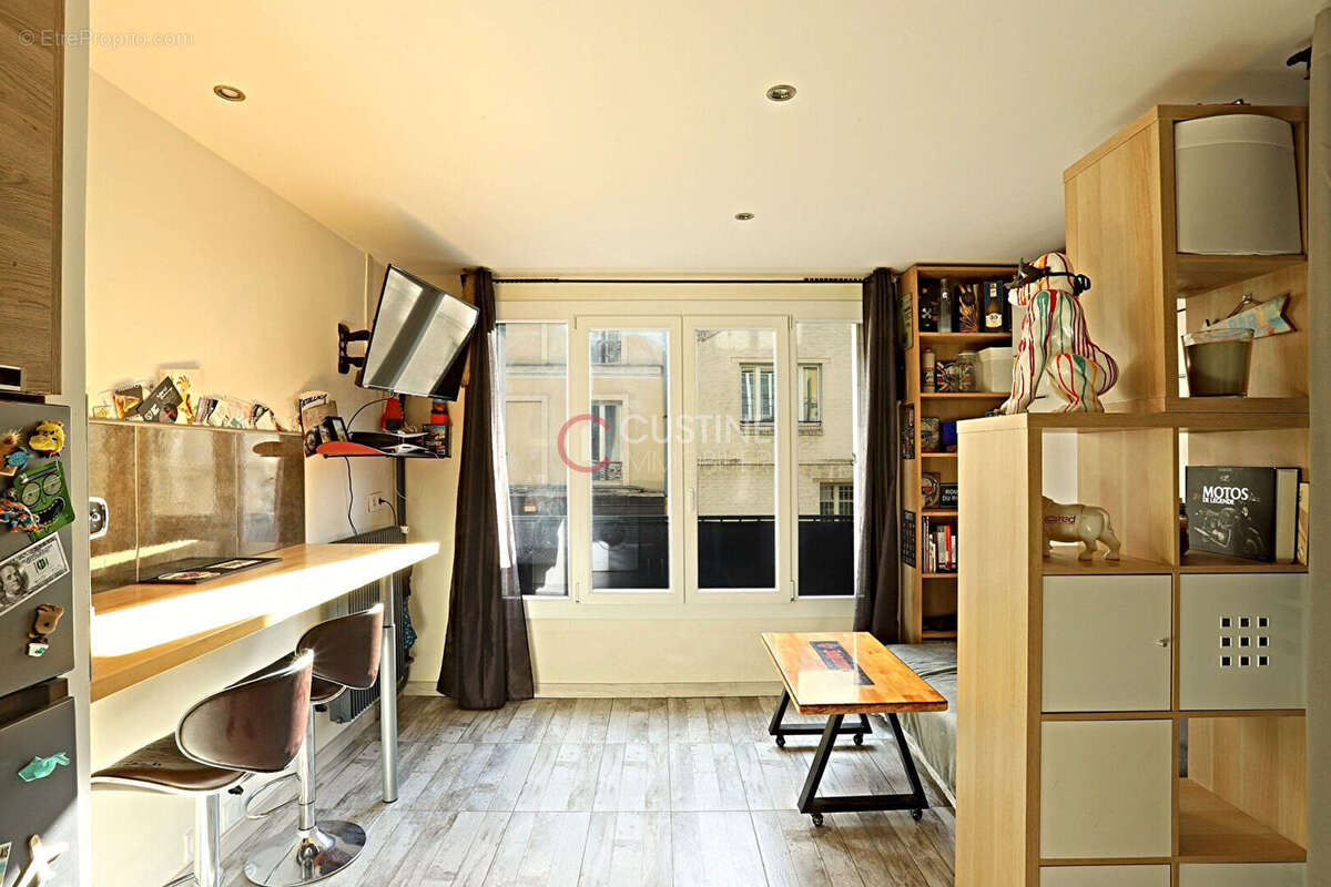 Appartement à PARIS-18E