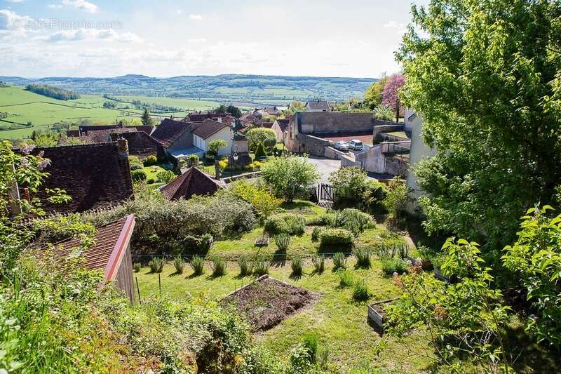 Maison à ALISE-SAINTE-REINE