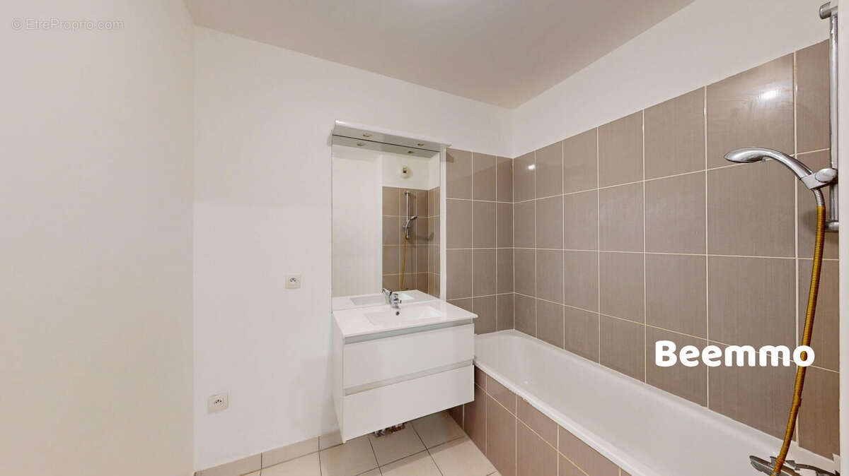 Appartement 68 m² à Saint-Denis  - photo 6