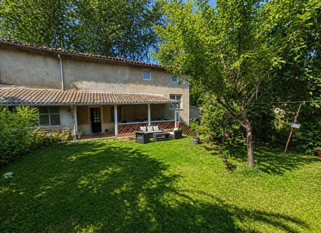 Maison de 6 pièces de 150 m² à Payrin-Augmontel - photo 2