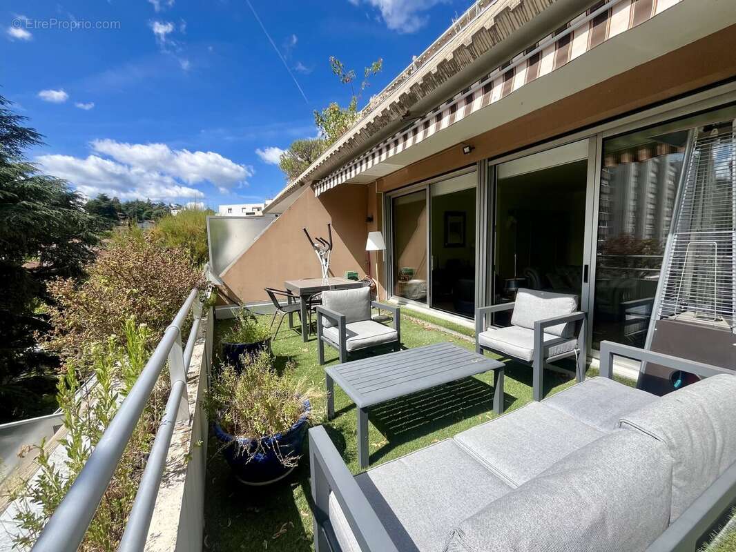 TERRASSE 17m² - Appartement à SAINT-ETIENNE