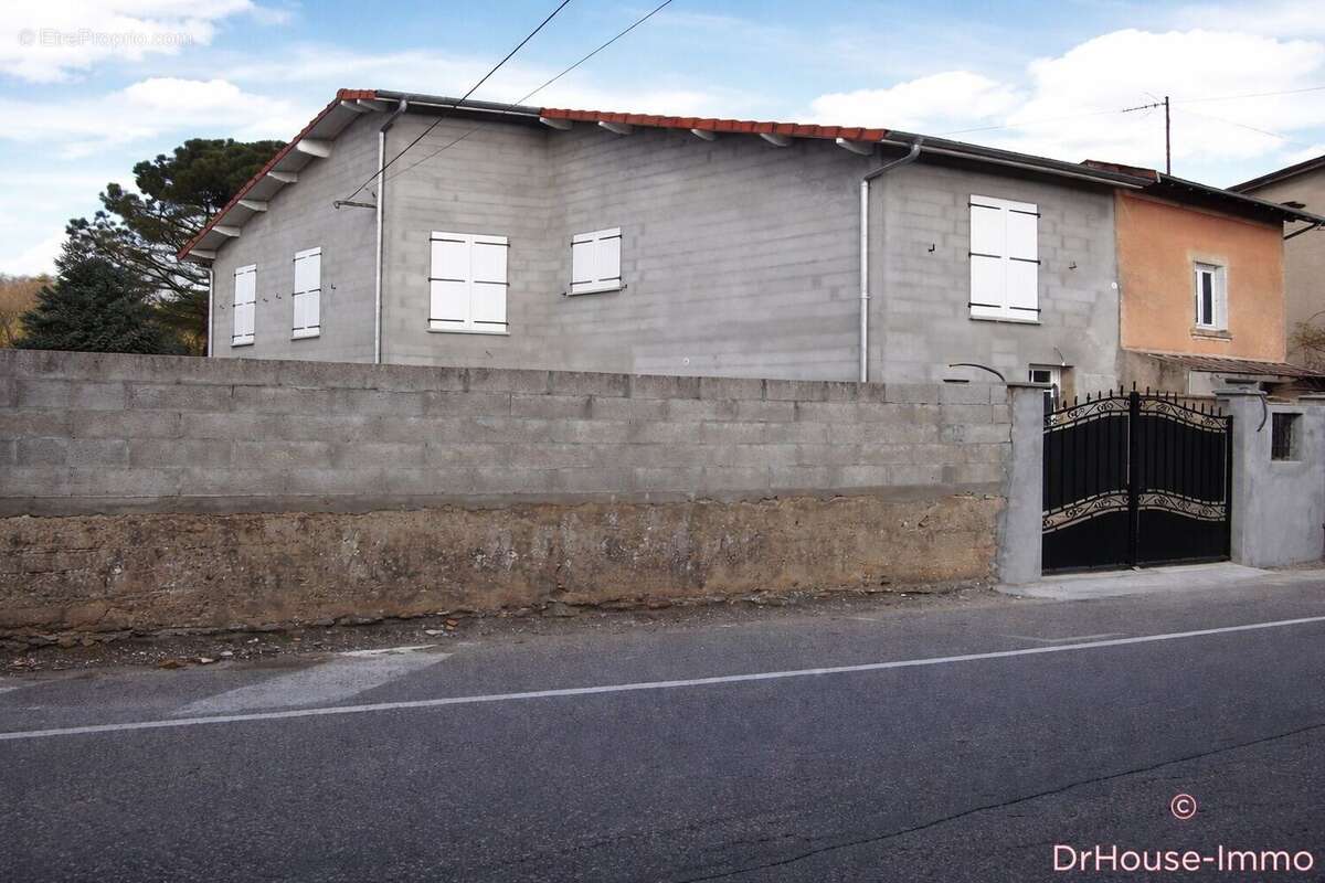 Maison à SAINT-JEAN-DE-BOURNAY