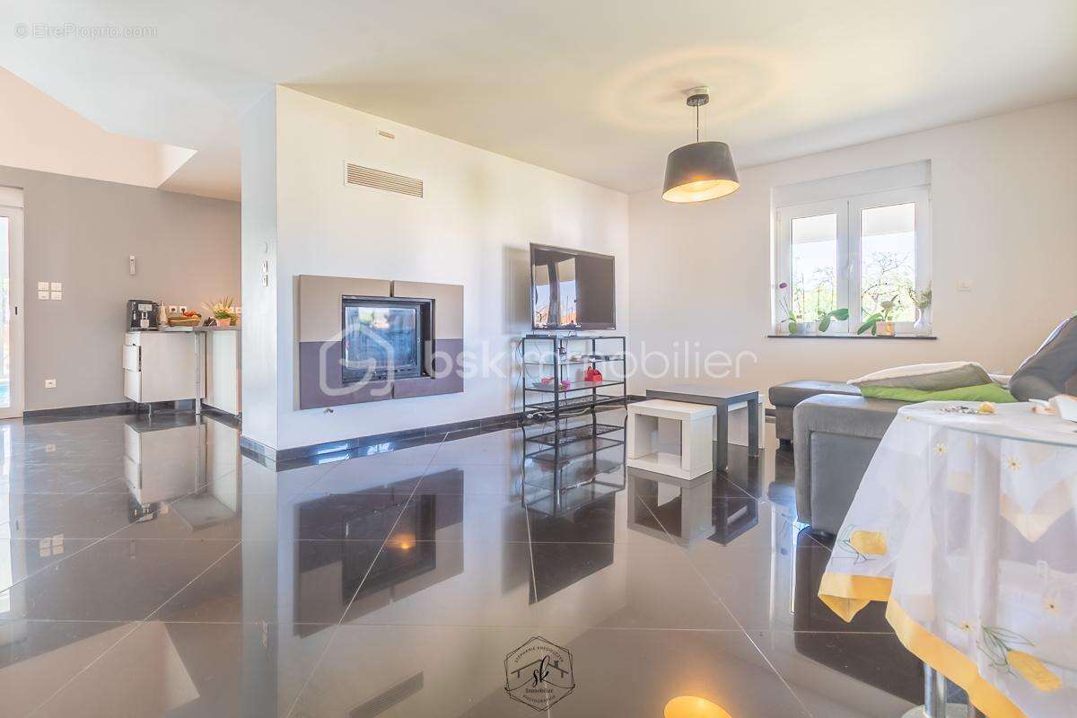 Propriété d’exception avec piscine intérieure – Prestations haut de gamme - photo 4