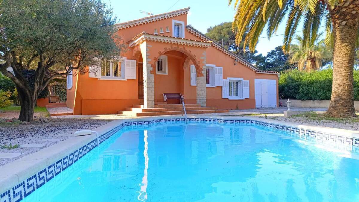 Maison à SIX-FOURS-LES-PLAGES