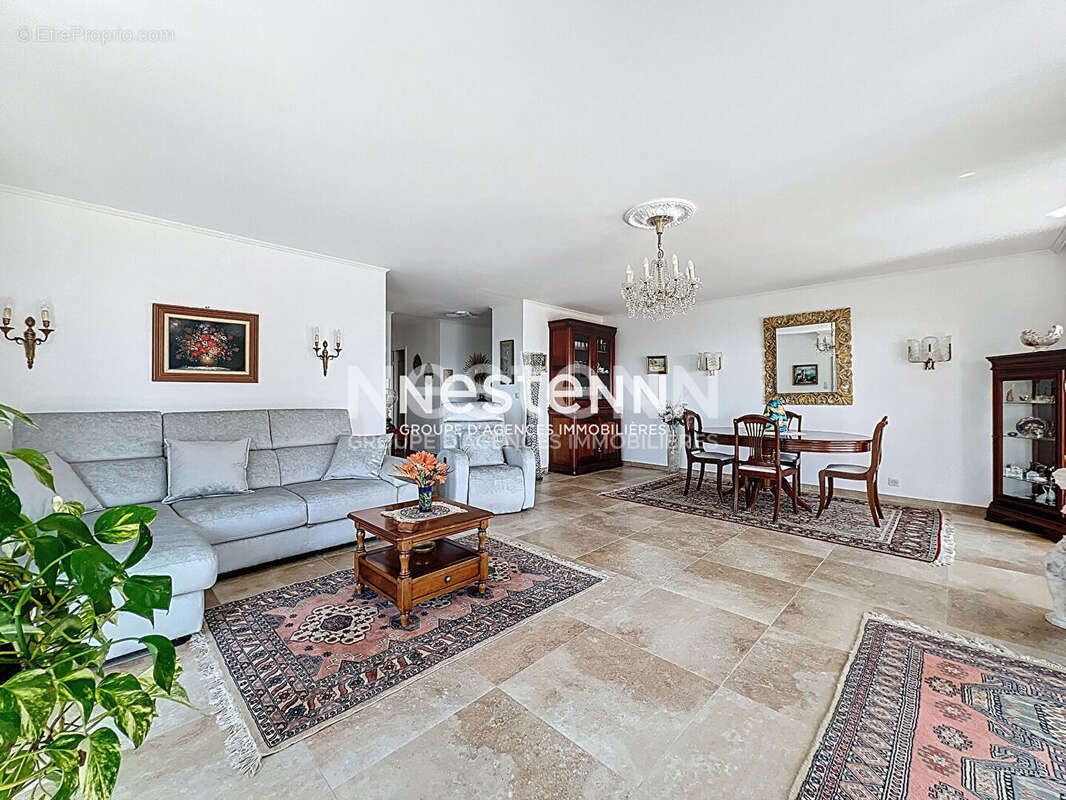 Appartement à VALLAURIS