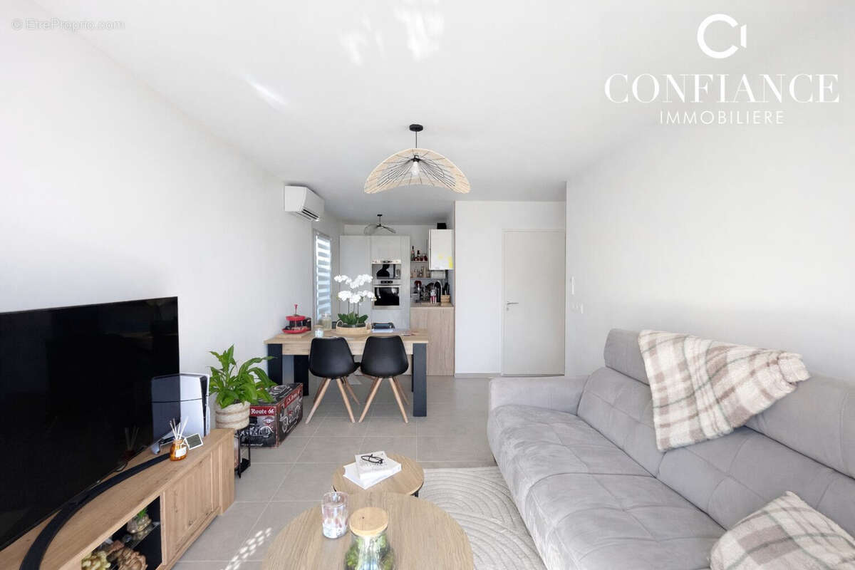 Appartement à CARROS