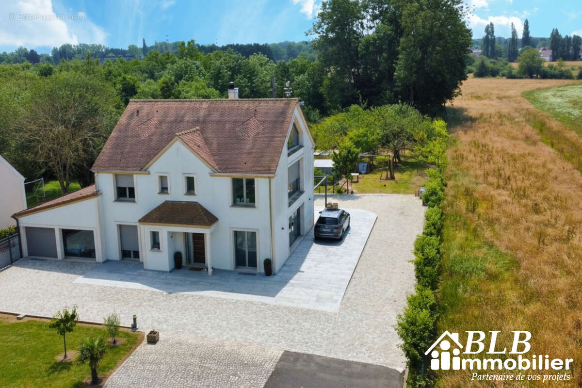 Maison à LE PERRAY-EN-YVELINES