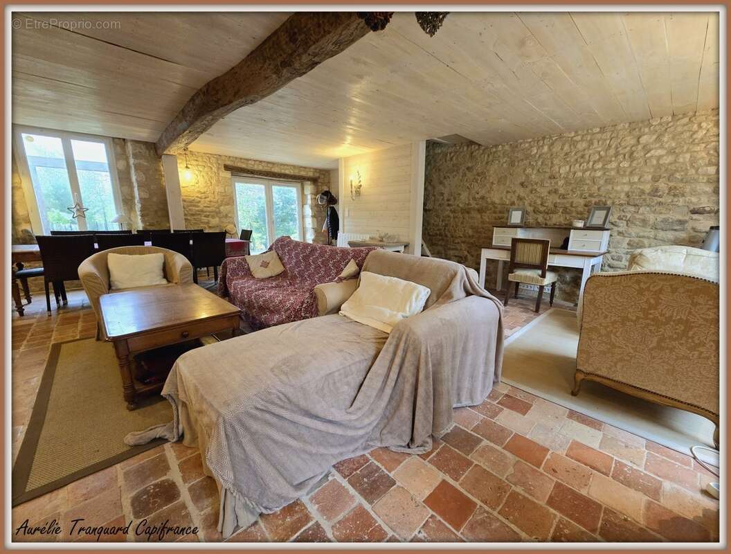 Maison à vendre 4 pièces ANTEZANT LA CHAPELLE (17) LONGERE/ maison charentaise avec dépendances - photo 4