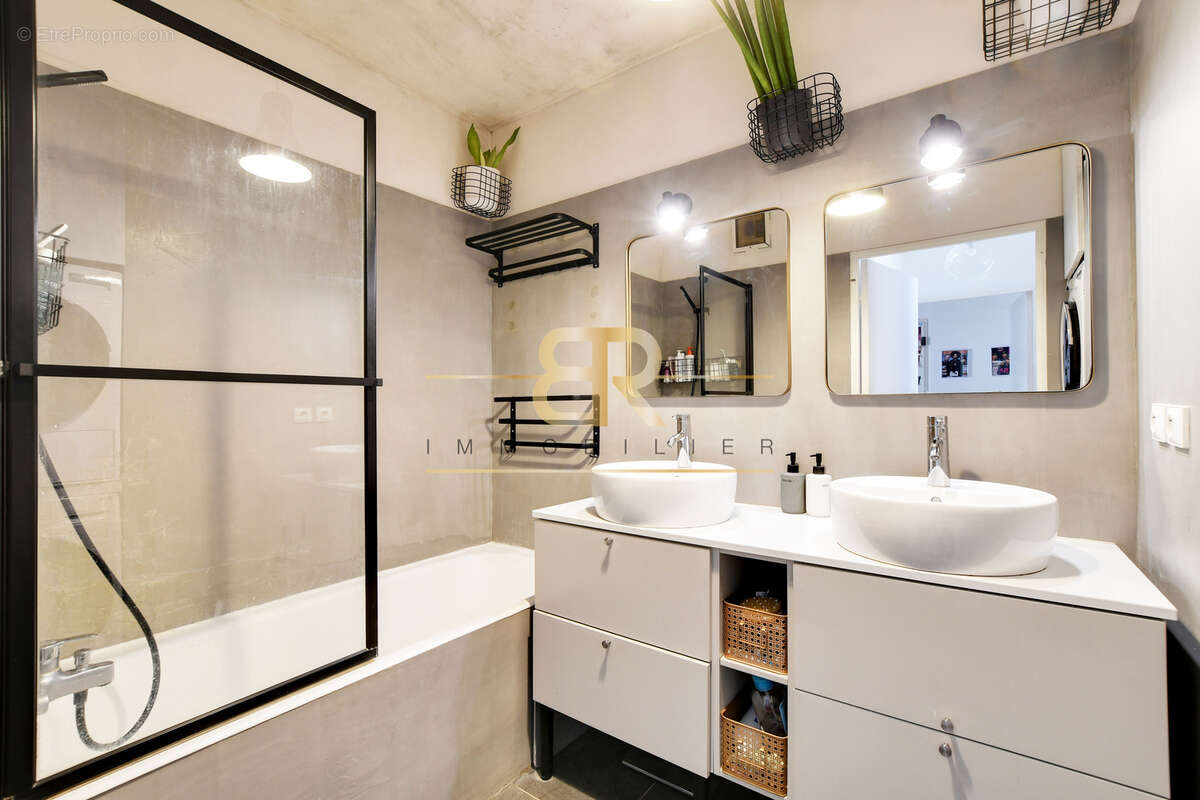 Appartement à PARIS-18E