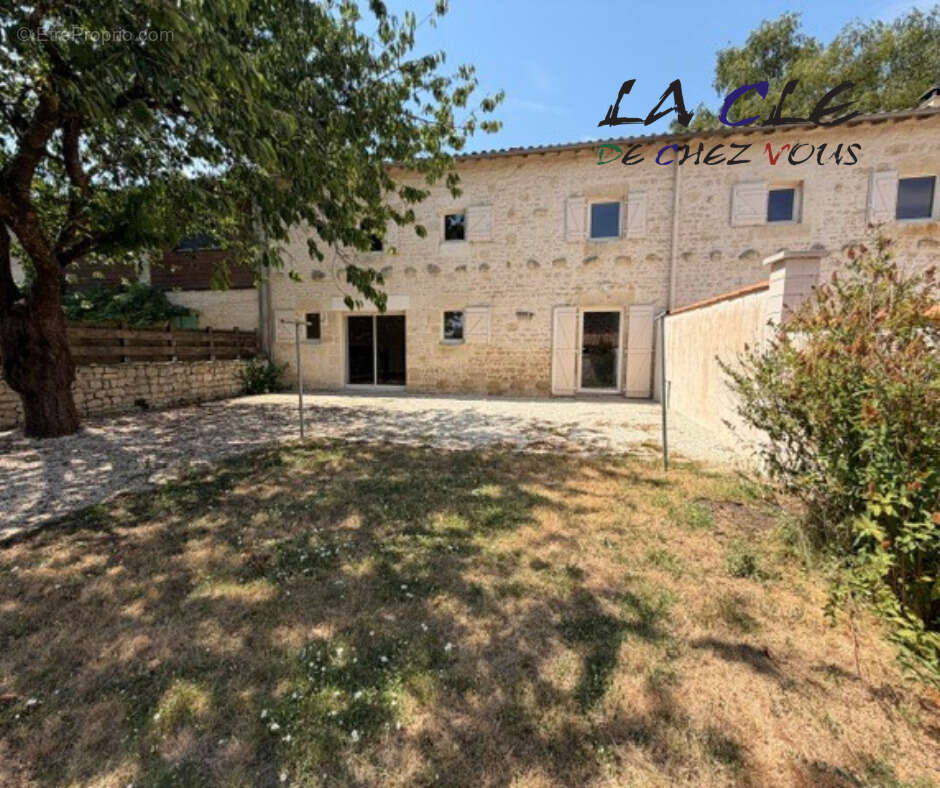 Maison à FAYE-SUR-ARDIN