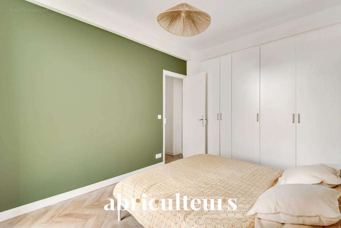Appartement à COURBEVOIE