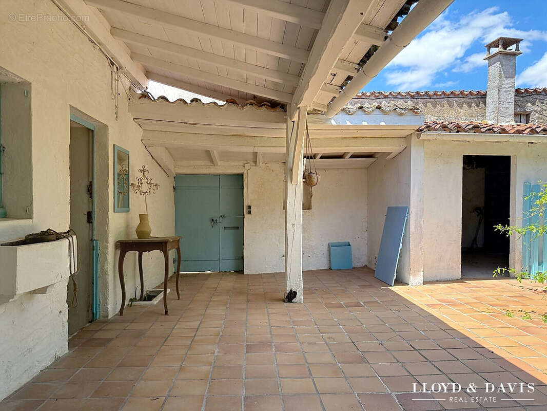 Maison 142 m² à Talmont-Sur-Gironde  - photo 6