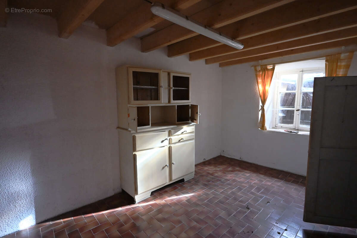 Maison à SAINT-HILAIRE-CUSSON-LA-VALMITTE