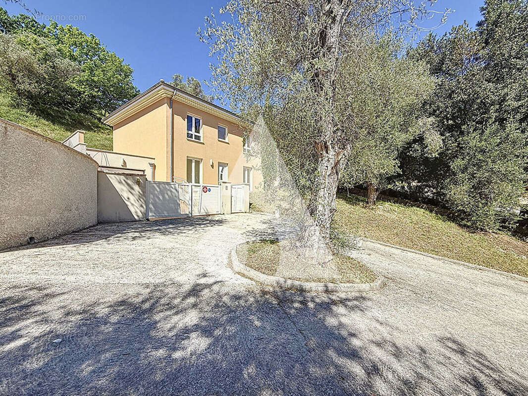 A vendre Villa à Mougins 5 pièces de 165 m² sur 1335 m² de terrain avec piscine - photo 17