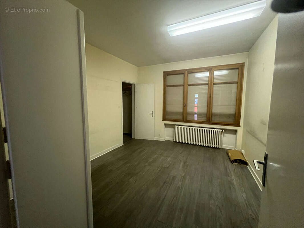 Commerce à LE PEAGE-DE-ROUSSILLON