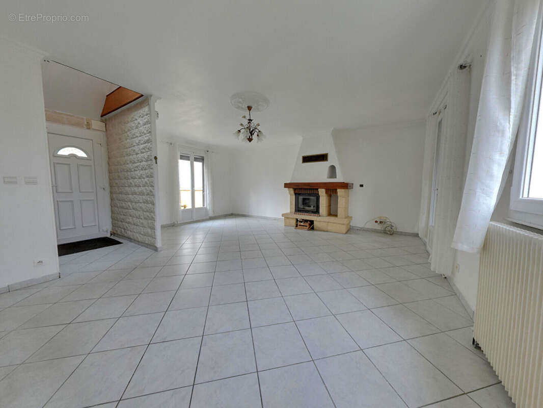 Maison à FAVIERES