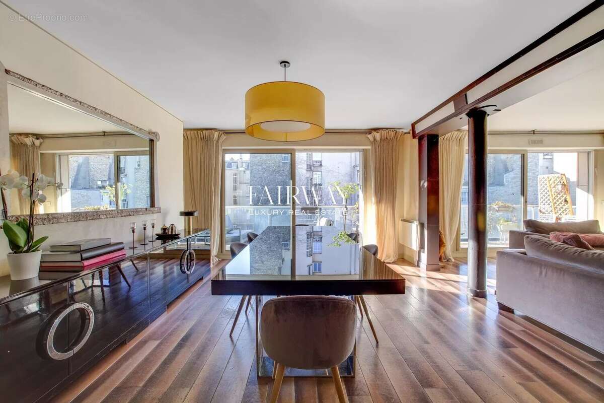 Appartement à PARIS-16E