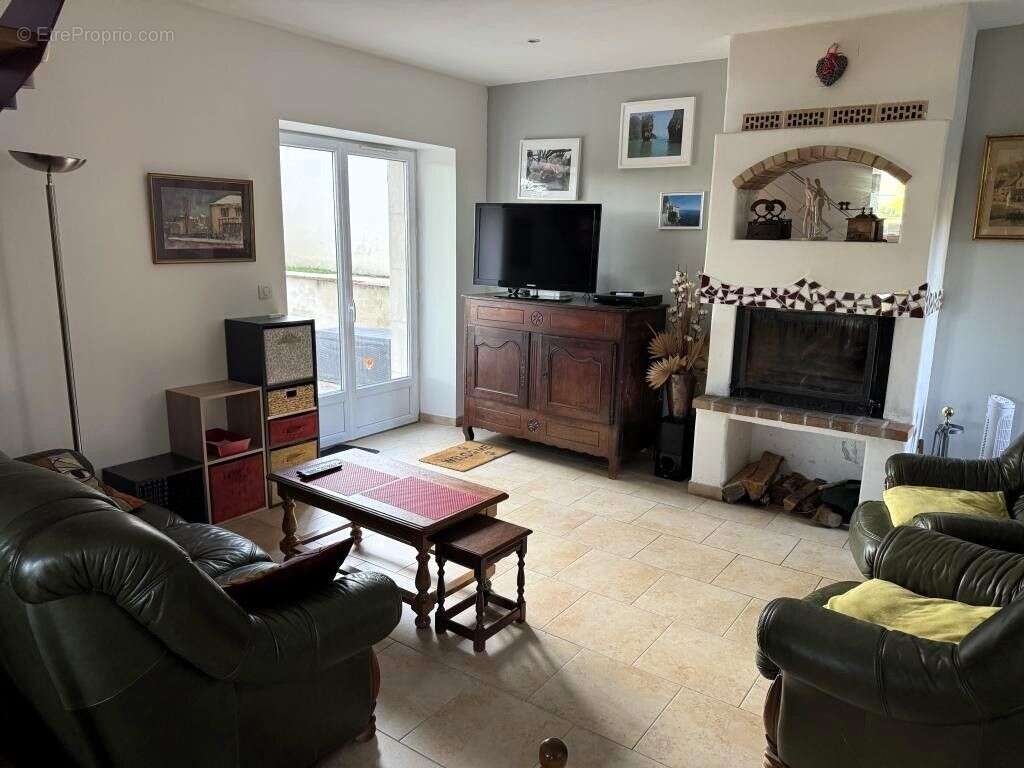 Maison à SAINT-PIERRE-LES-ETIEUX