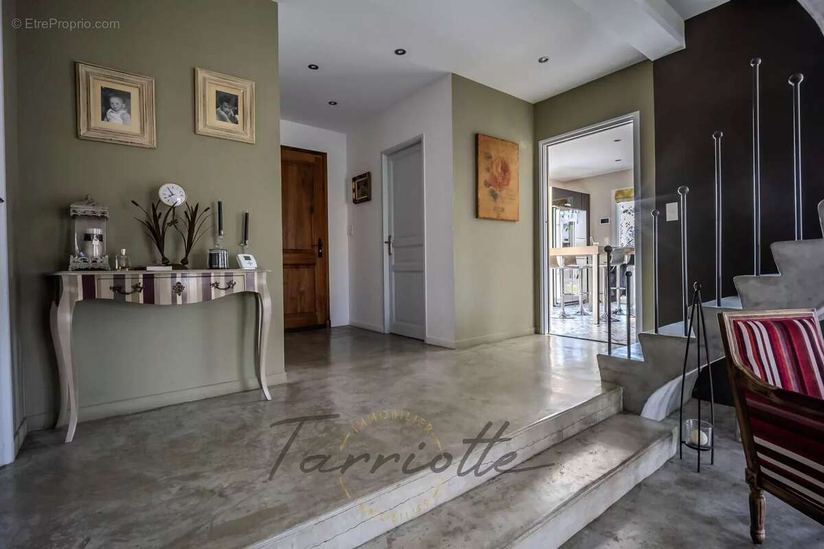 VILLA - 10672 - photo 3