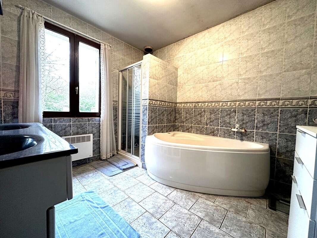 Maison à MONTEREAU-FAULT-YONNE