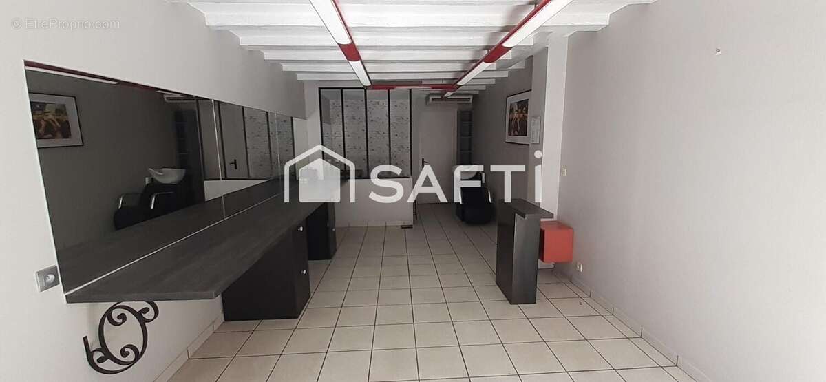 Photo 2 - Commerce à DESCARTES