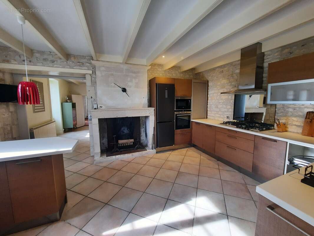 Maison à COZES