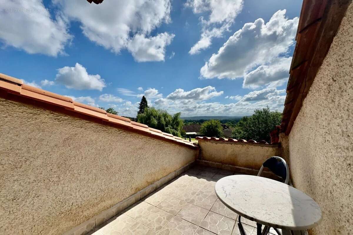 Maison à DOUZILLAC