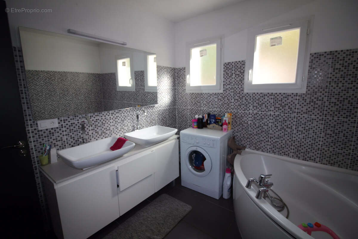 Maison de 210 m2. Terrain de 860 m2. - photo 10