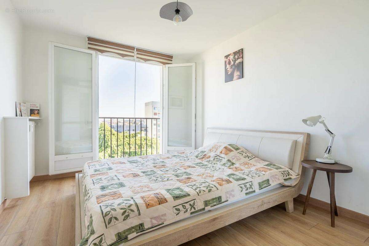 Appartement à LES PAVILLONS-SOUS-BOIS