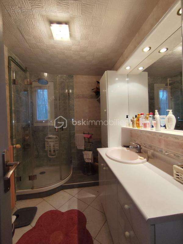 Confortable maison de 115m² habitables, sur 1 hectare de prés et de bois - photo 6