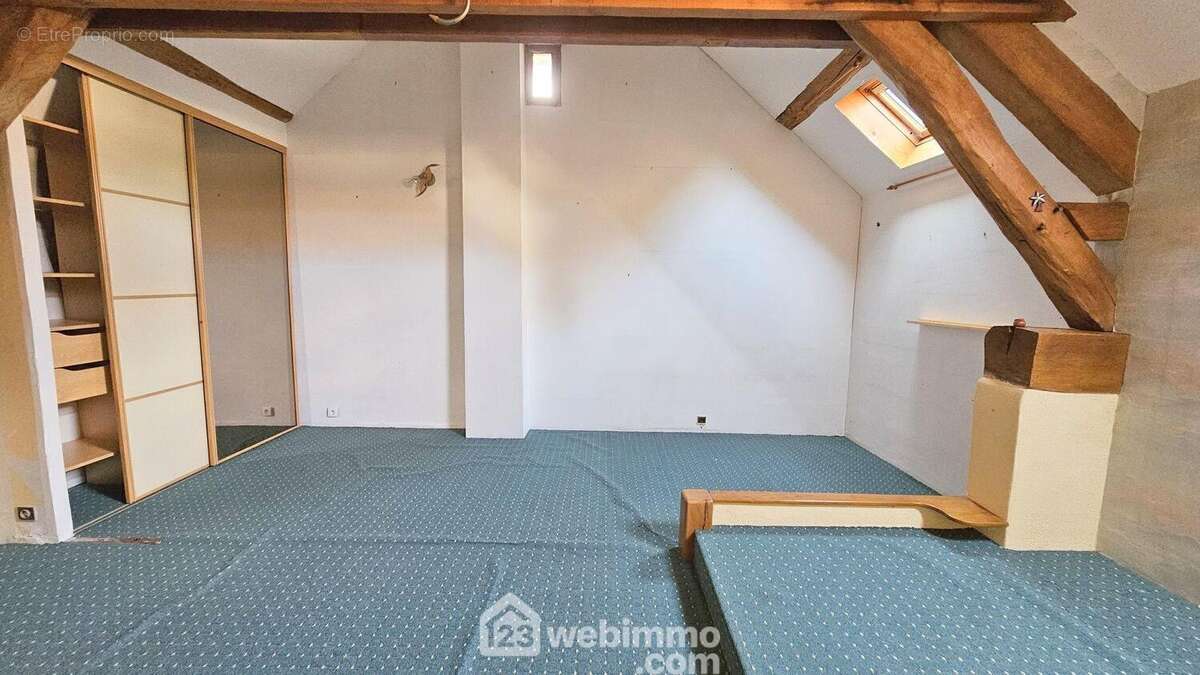 Une troisième chambre de 26 m² avec ses placards. - Maison à MOIGNY-SUR-ECOLE