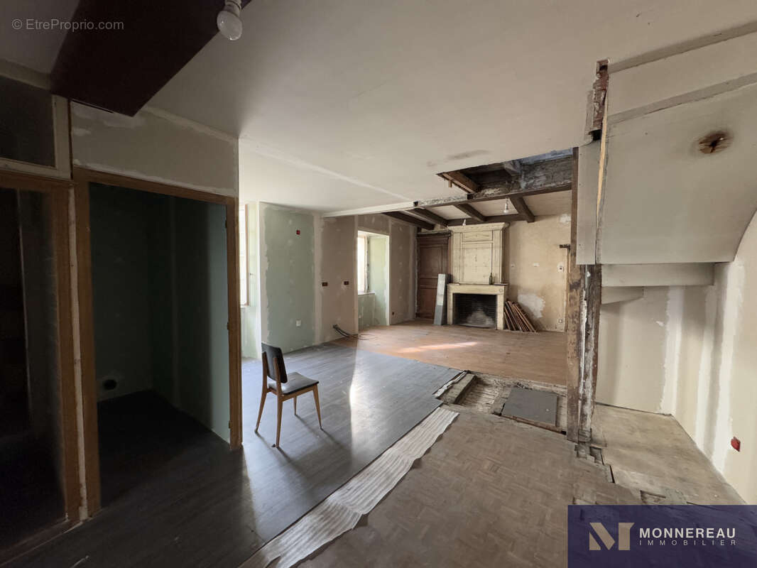 Appartement à BARBEZIEUX-SAINT-HILAIRE