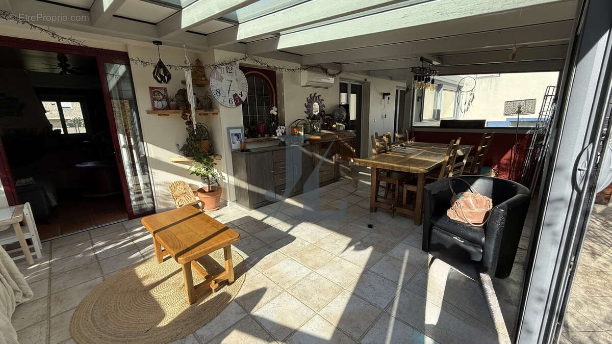 Maison à MONTELIER