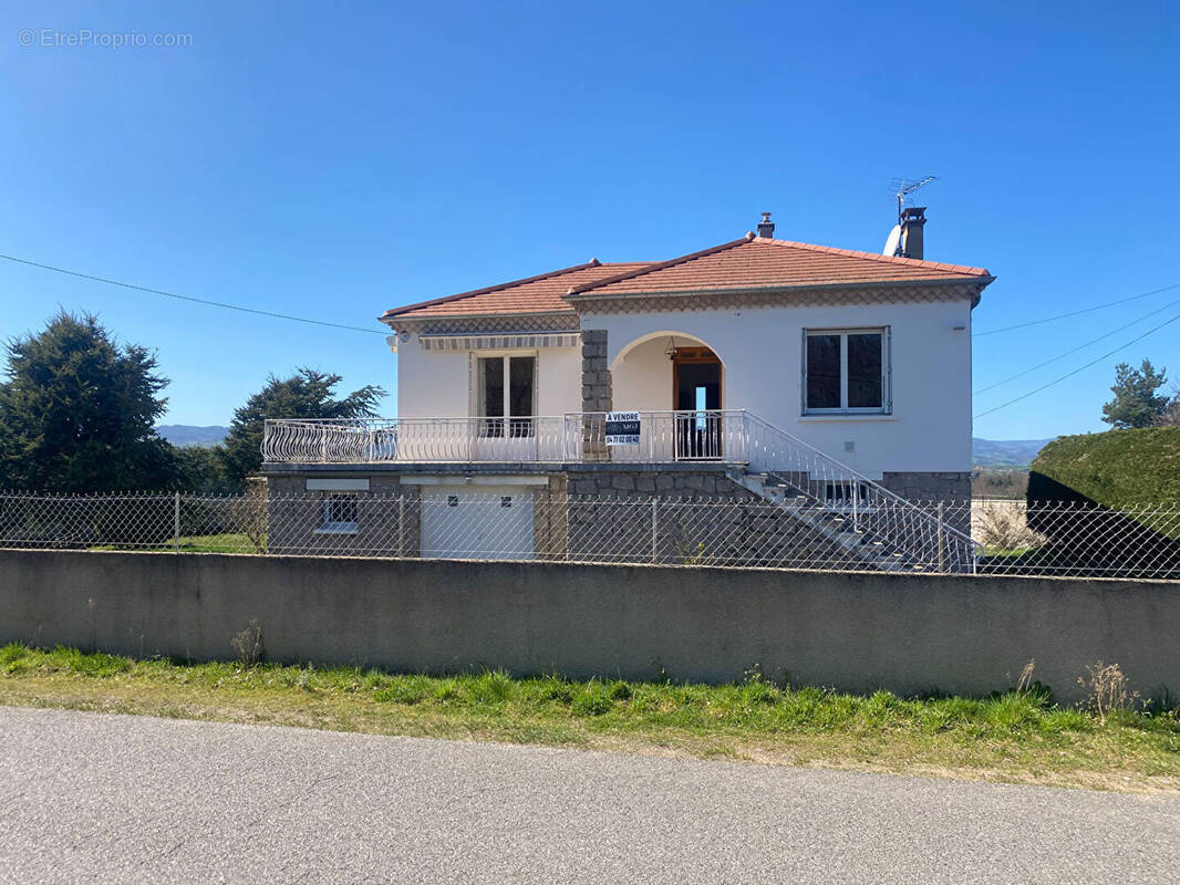 Maison à PERIGNEUX