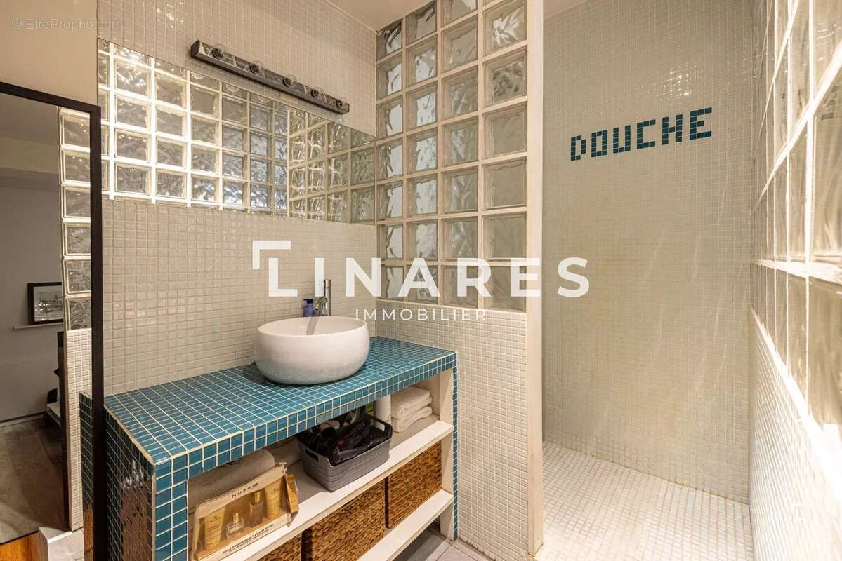 Appartement à MARSEILLE-1E