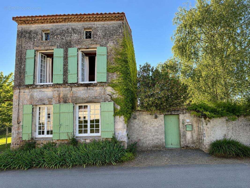 Maison 159 m² à Semussac  - photo 3